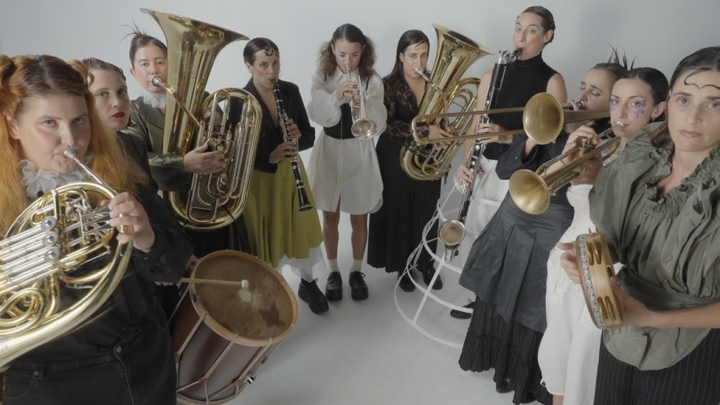 El "Neue" adelanto de Balkan Paradise Orchestra