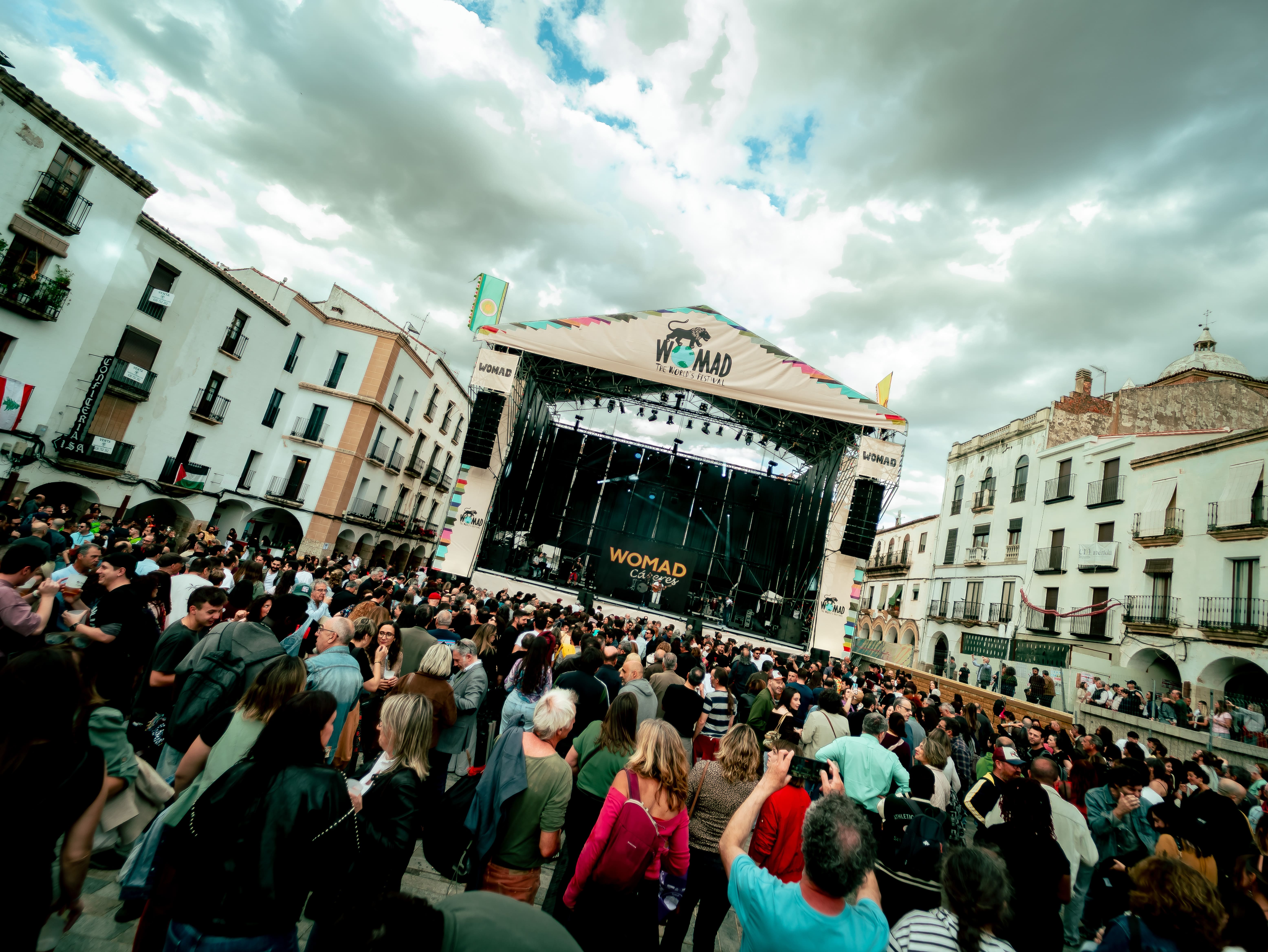 WOMAD Cáceres, empieza la fiesta